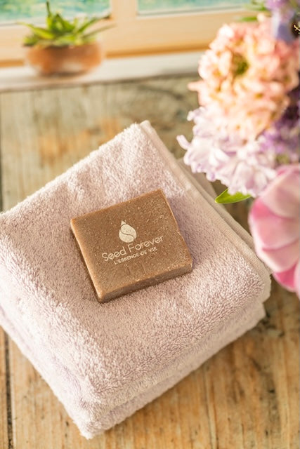 Savon naturel à la framboise pour un usage quotidien adapté aux peaux sèches