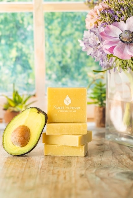 Savon artisanal surgras à l'avocat adapté aux peaux réactives et recharge 