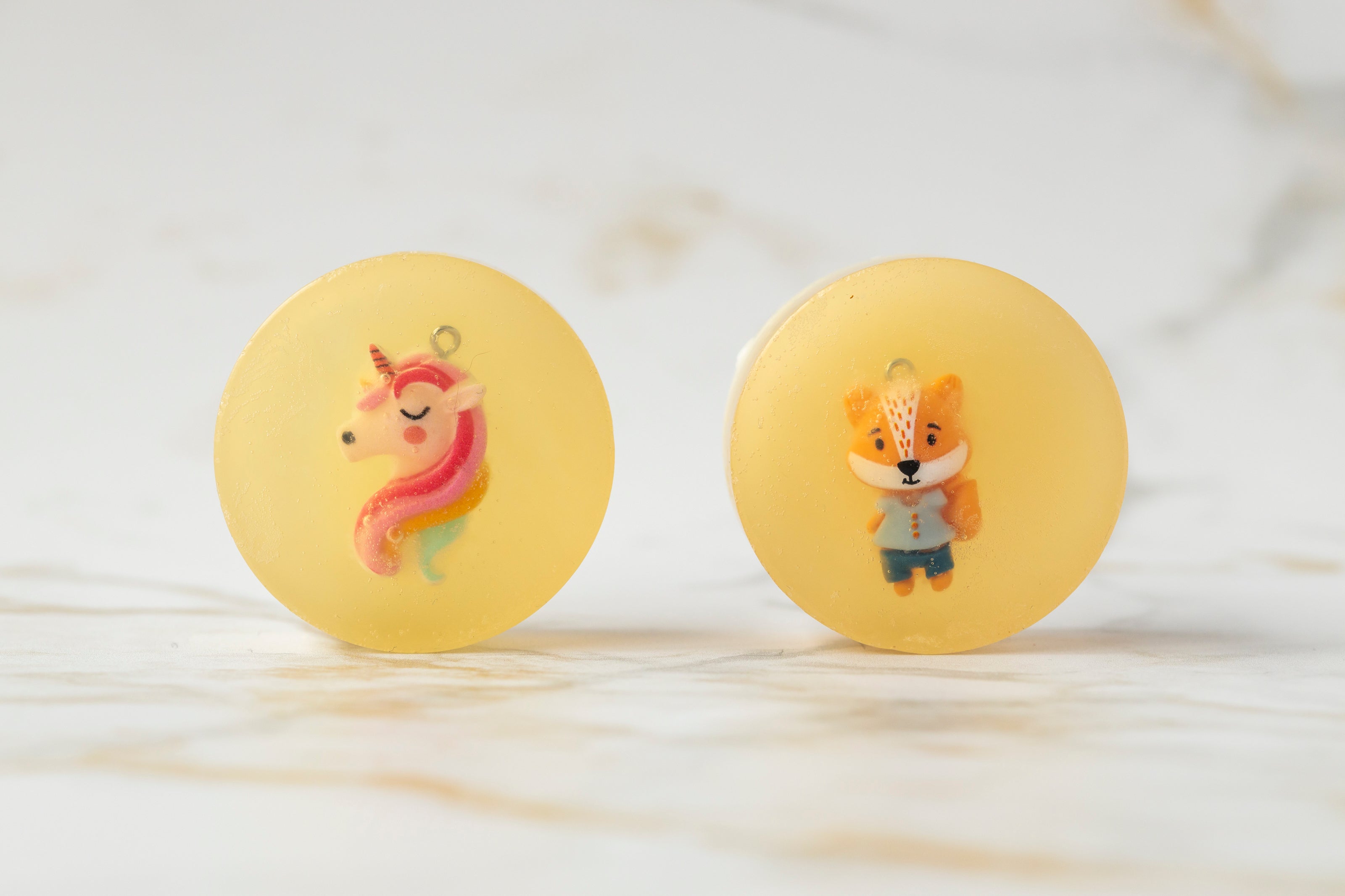 Savon surprise à la framboise pour le bain